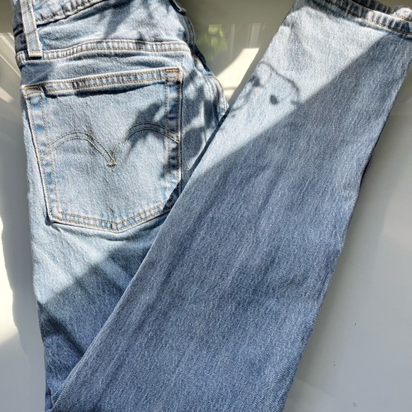 LEVIs Denim Jeans - Picture 2 of 4